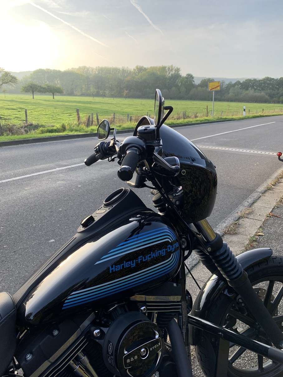 Iron Optics Motorrad Kennzeichenhalter + Beleuchtung Harley Davidson Fat  Bob Bj.2018 / Typ 1